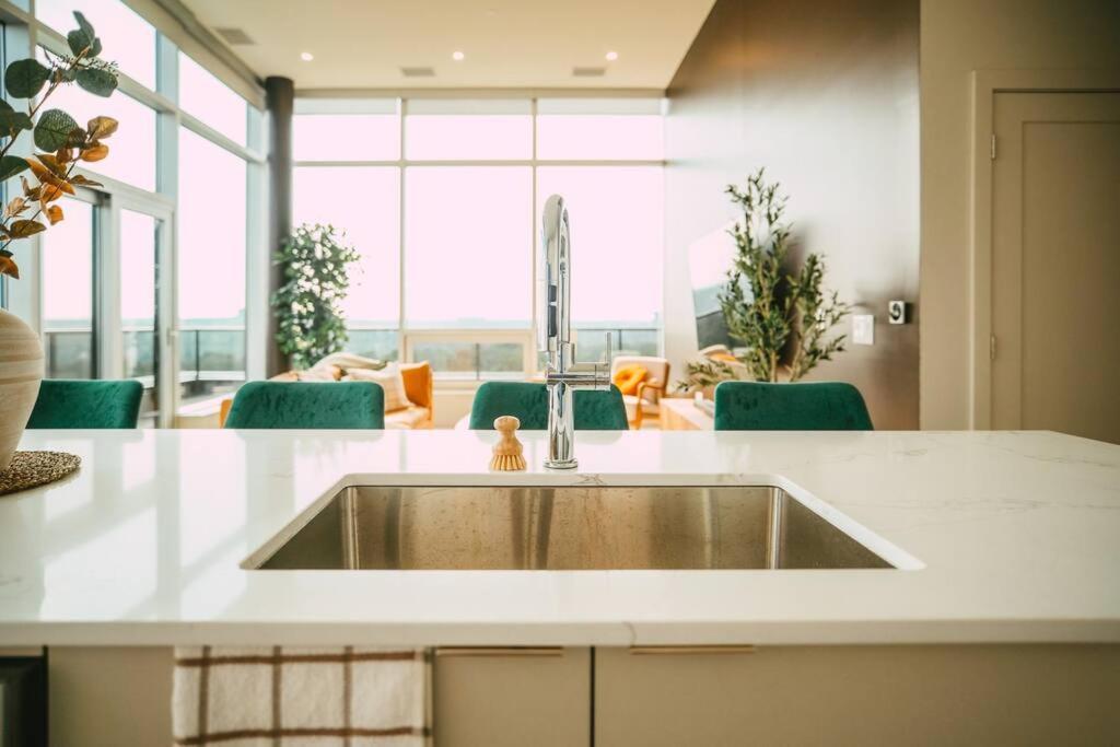 New - Luxury 2Br Penthouse Apt In Central Halifax Exteriör bild