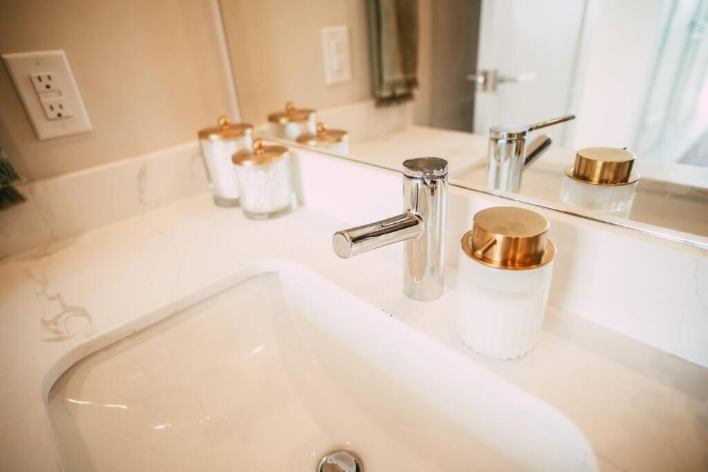 New - Luxury 2Br Penthouse Apt In Central Halifax Exteriör bild